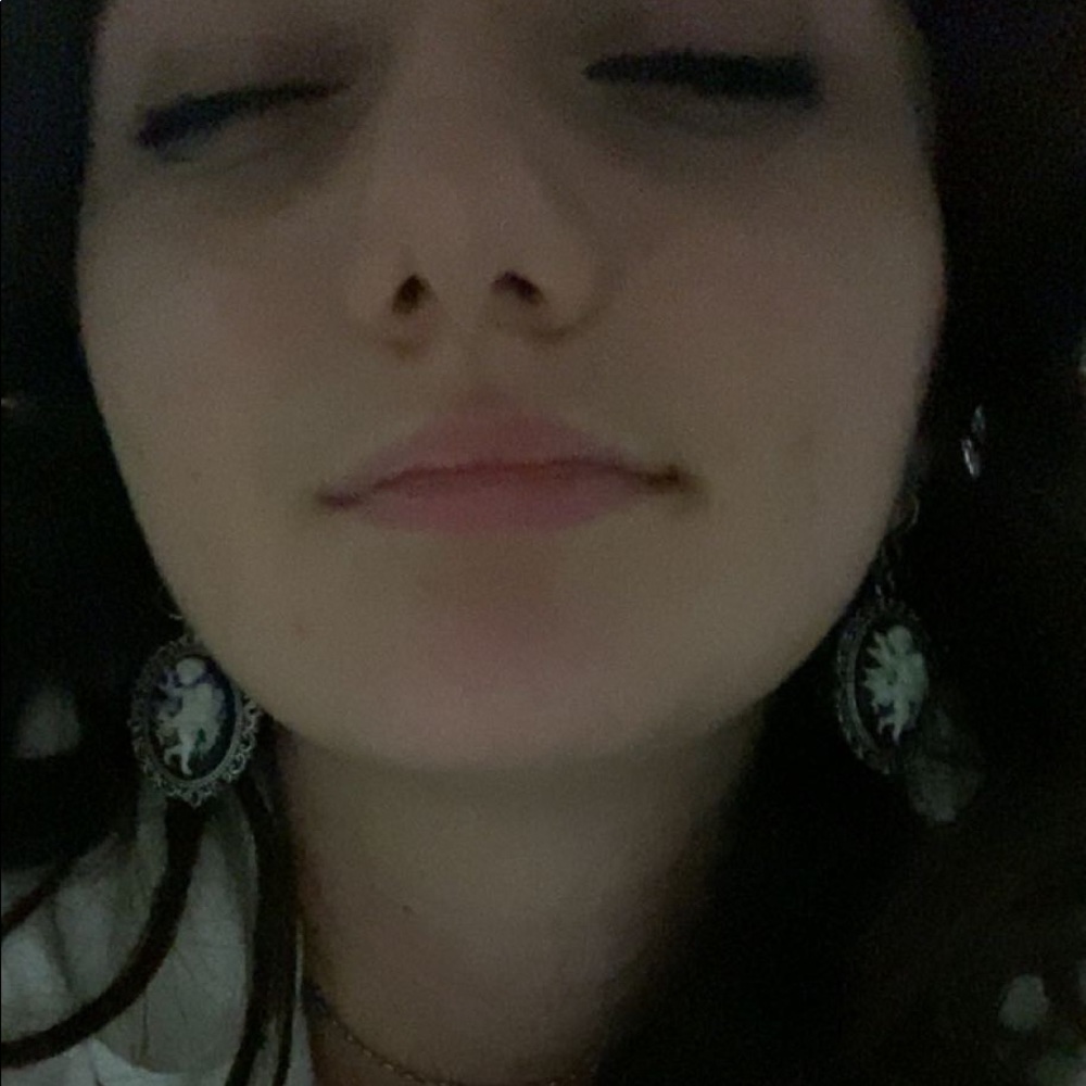 Meet your Posher, Ellena